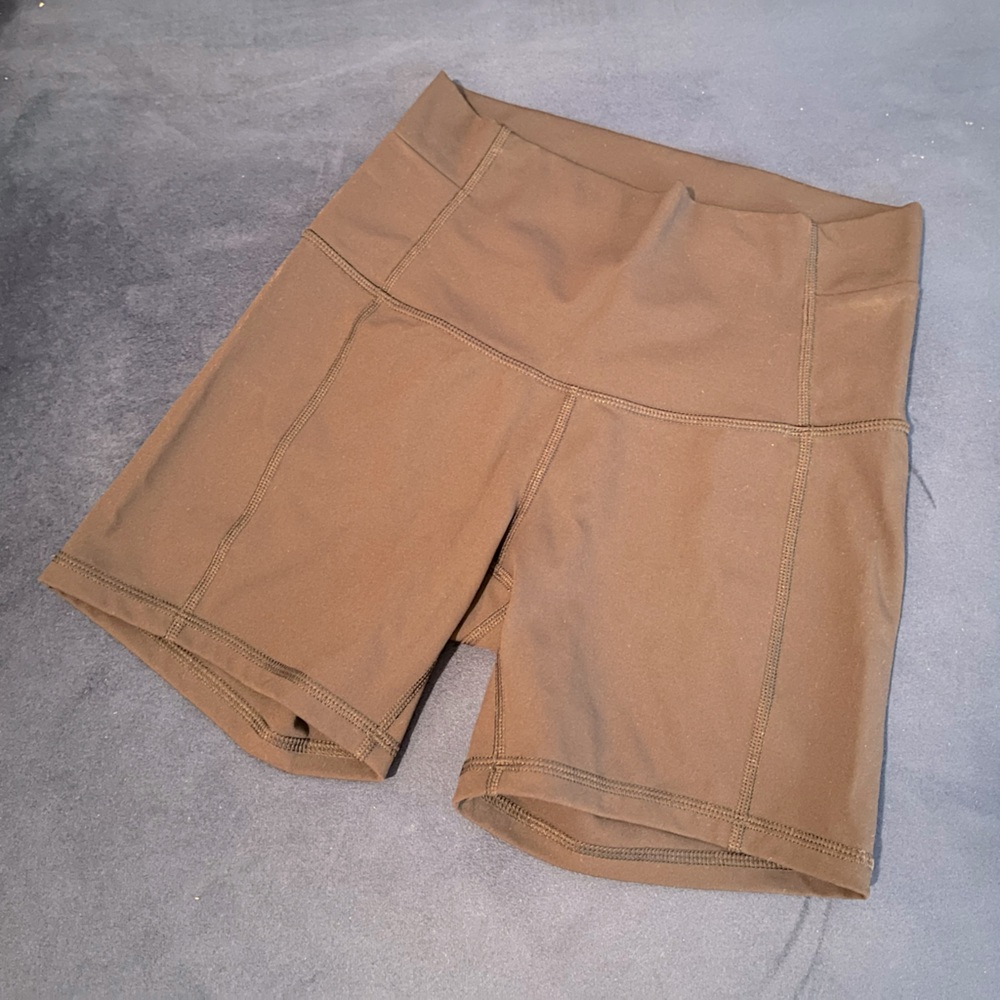 Lululemon size 6 Wunder Under Shorts 5” inseam